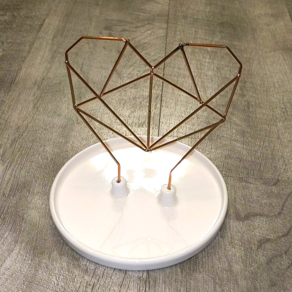 NWT Coxet Wire Heart Ceramic Jewelry Holder